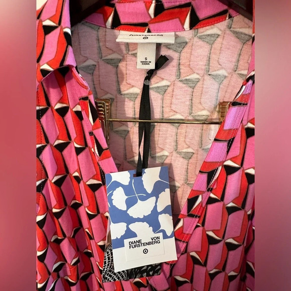 NWT DIANE VON FURSTENBERG Target Collared Sleeveless Pink Modern Geo Jumpsuit SM - Picture 6 of 13